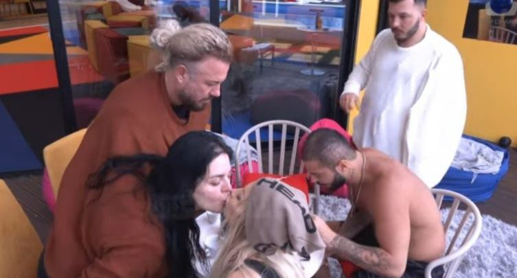Paloma e puthi në bizë Fifin, ndodhi e para puthje në Big Brother Vip