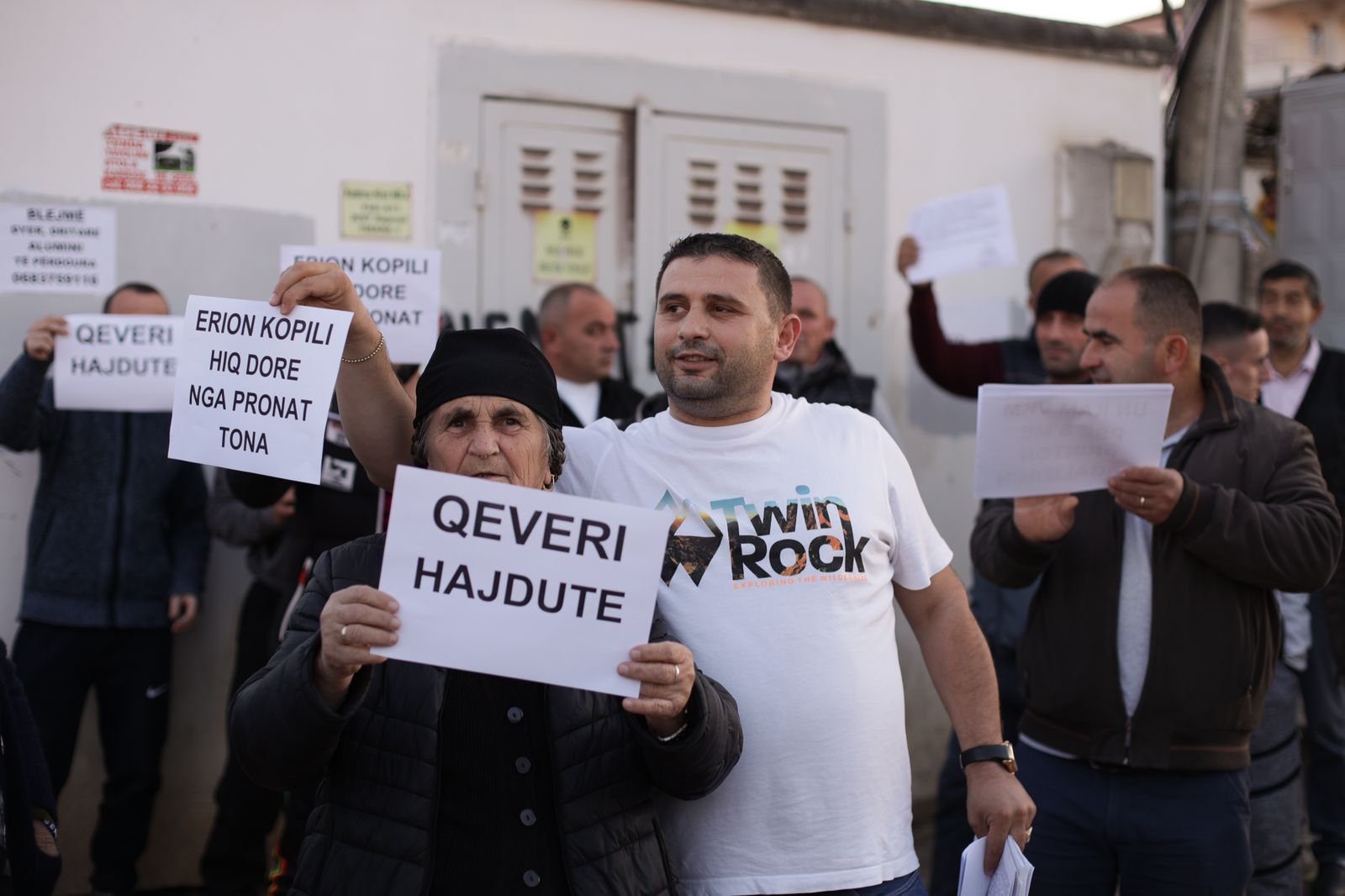 Shembjet tek 5 Maji, mesazhi i banorëve për Ramën dhe Veliajn: Nuk harrojmë!