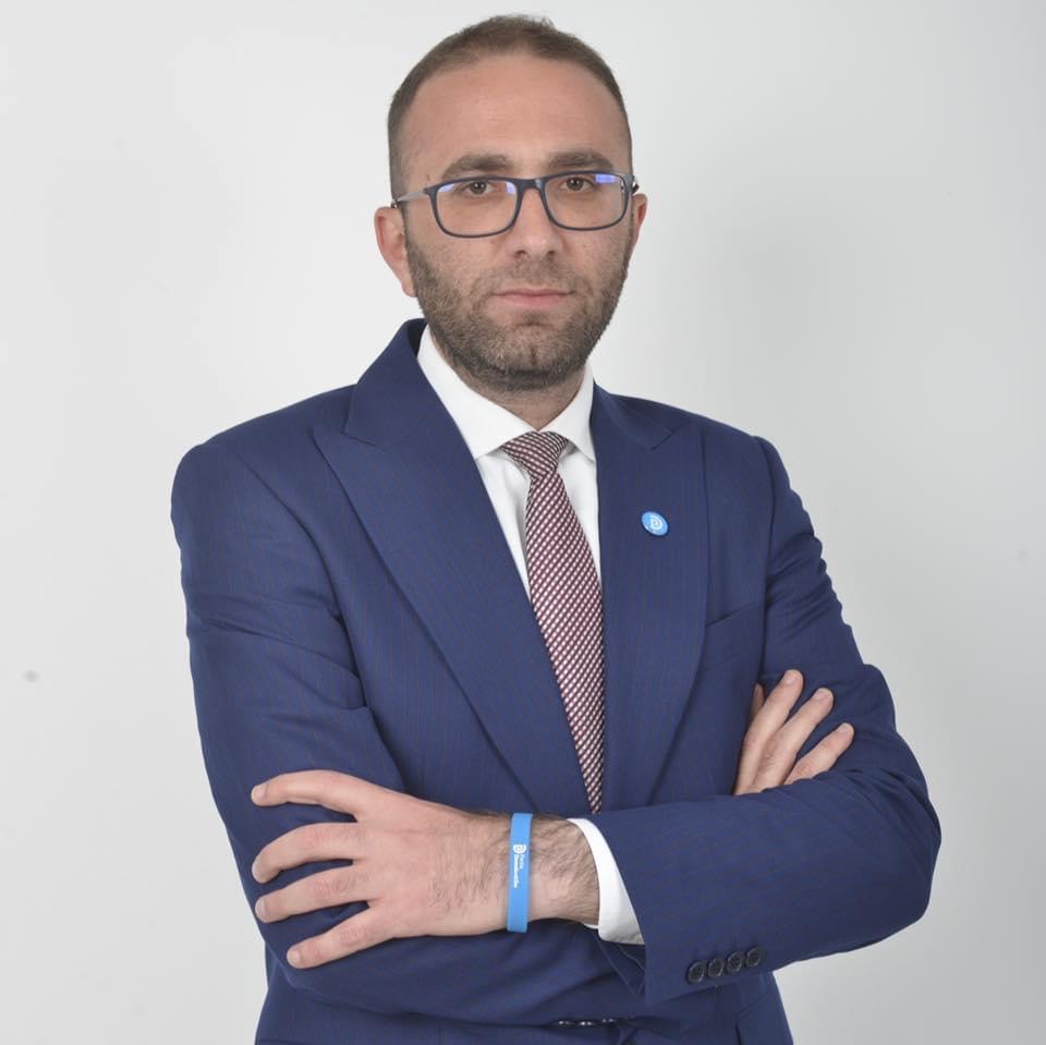 PD u kthehet ashpër kritikëve të vettingut të politikanëve: “ Llumi i tranzicionit kundër vettingut të politikanëve”