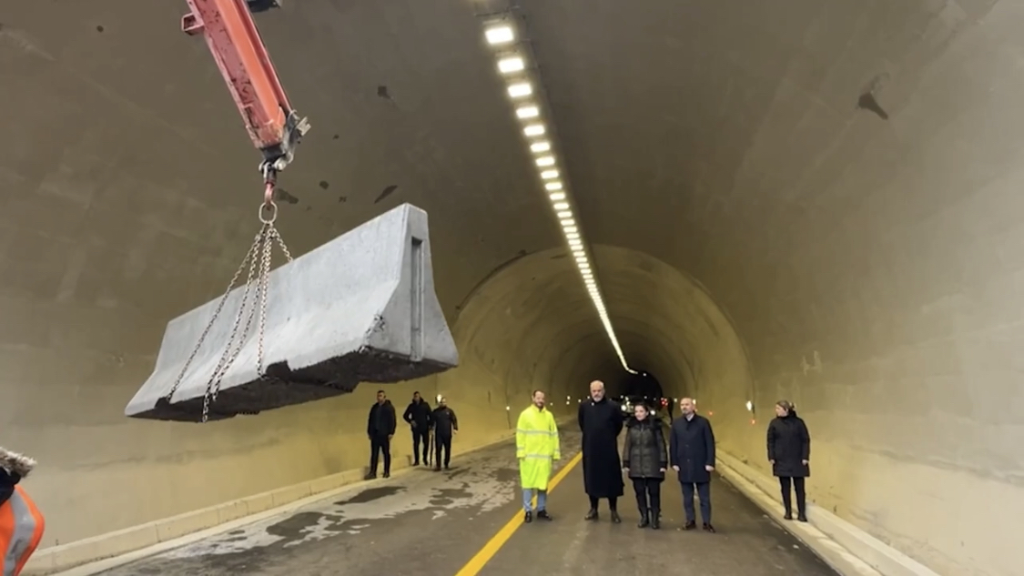 VIDEO/ Rama në rrugën e Arbrit, Balluku mashtron publikisht: Bëmë 48 km rrugë