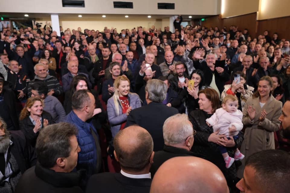 Berisha në foltoren e Librazhdit: Basha ndërhyri të mos përmend në postime Suel Çelën. Po të shkonte në SHBA do të arrestohej
