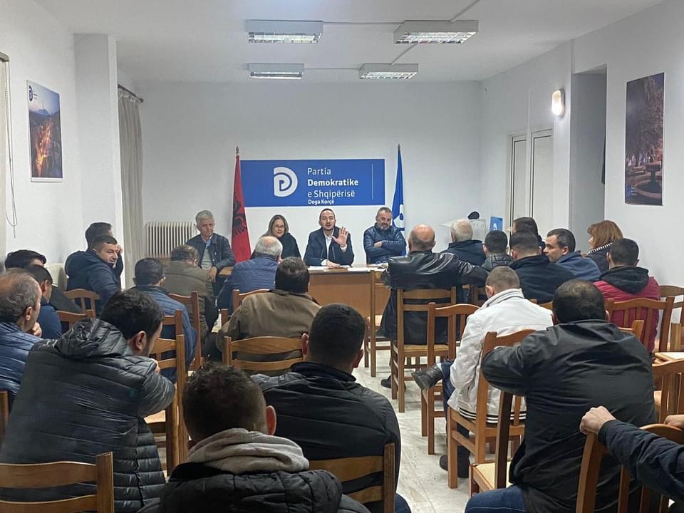 Mbledhja e kryesisë në Korçë, Salianji dhe Spaho japin pamje të ndryshme. Sa vetë bojkotuan takimet e Salianjit