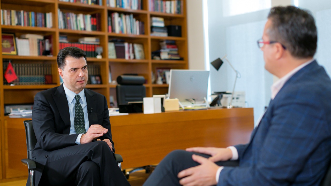 Basha nxjerr videon: Besa e vetme që kam lidhur me Sali Berishën kur kam qenë 17 vjeç