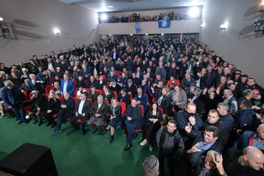 Berisha kërkon dorëheqjen e anëtarëve të emëruar të kryesisë së PD. Një këshillë për deputetët e PD