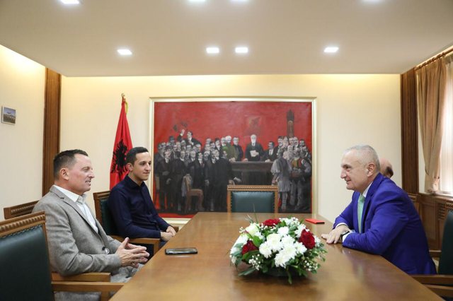 Grenell në zyrën e Metës, çfarë shkruan Presidenti për takimin