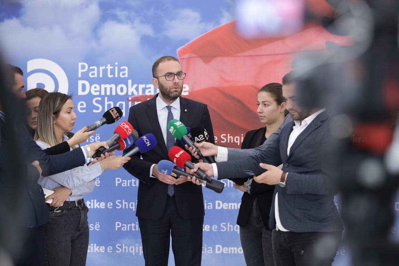 Gazment Bardhi ende nuk beson se janë mbledhur 4200 firma. Tregon mënyrën se si i mbushet mendja, publikon edhe deklaratën e Ndokës