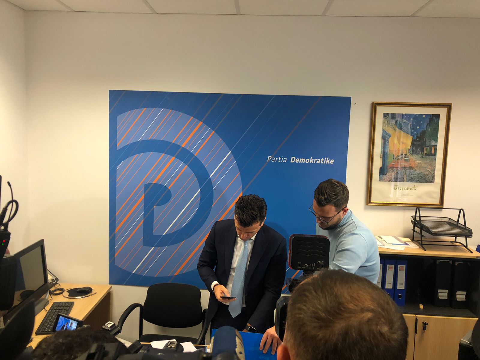 FOTOT/ Agron Shehaj vijon verifikimin e firmave të delegatëve, regjistrohet live