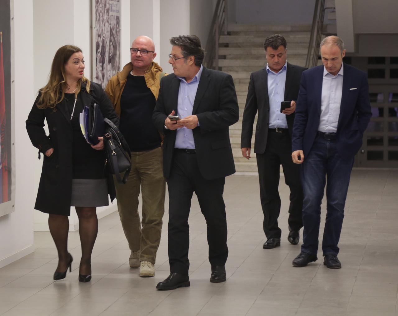 Basha mbledh drejtuesit e degëve të PD: Berisha nuk njeh asnjë institucion të partisë