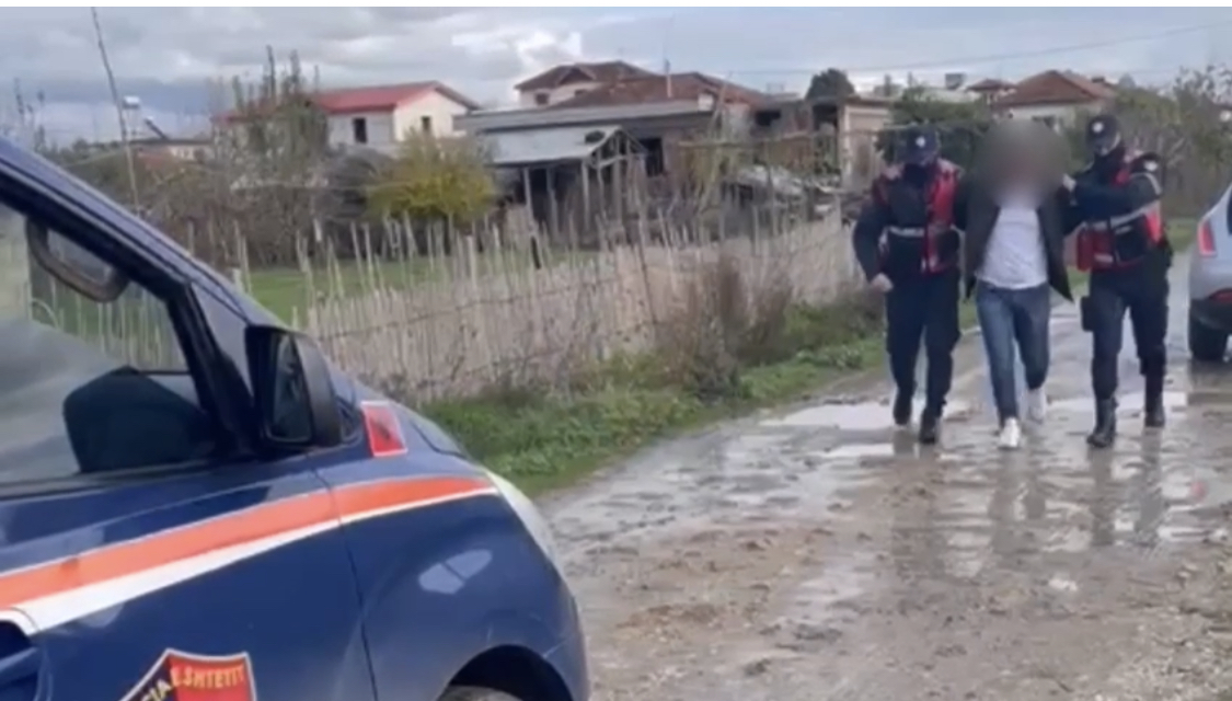 EMRAT/ Kapen në Vlorë 30 kg kanabis, 3 persona në pranga