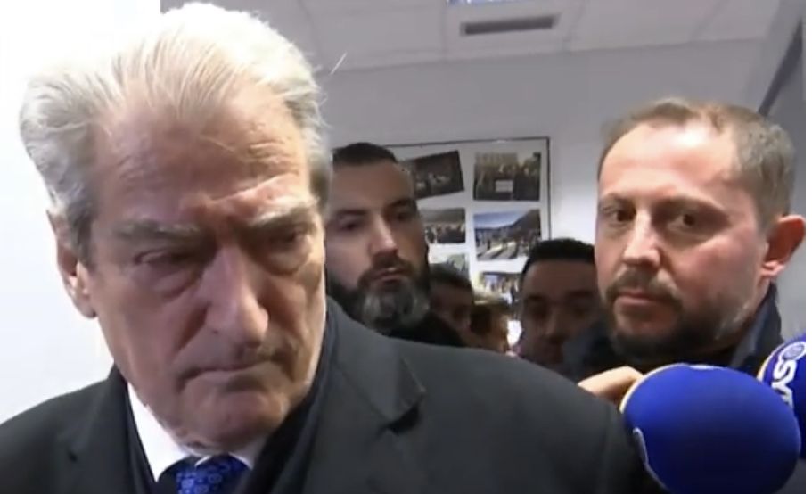 Berisha denoncon: Njerëz me armë në selinë e PD, kërcënuan të rinjtë