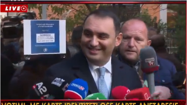 Vaj makinash në shkallë te dega 1 e PD në Tiranë të rrëzohen votuesit