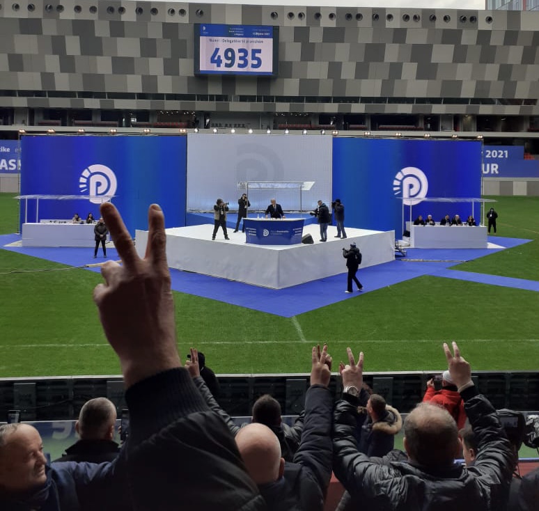 Berisha, PD pas rithemelimit, parti e kultit te anetarit te partise