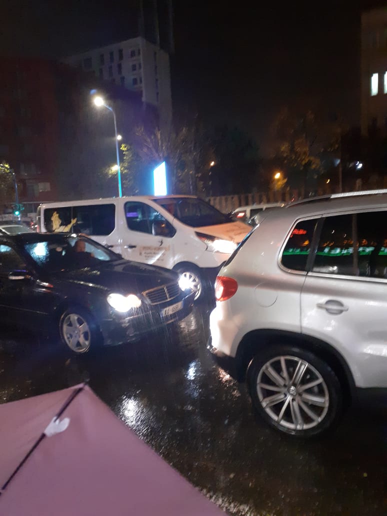 VIDEO/ Trafik i rënduar në Tiranë, policia: Shmagni këto 6 rrugë!