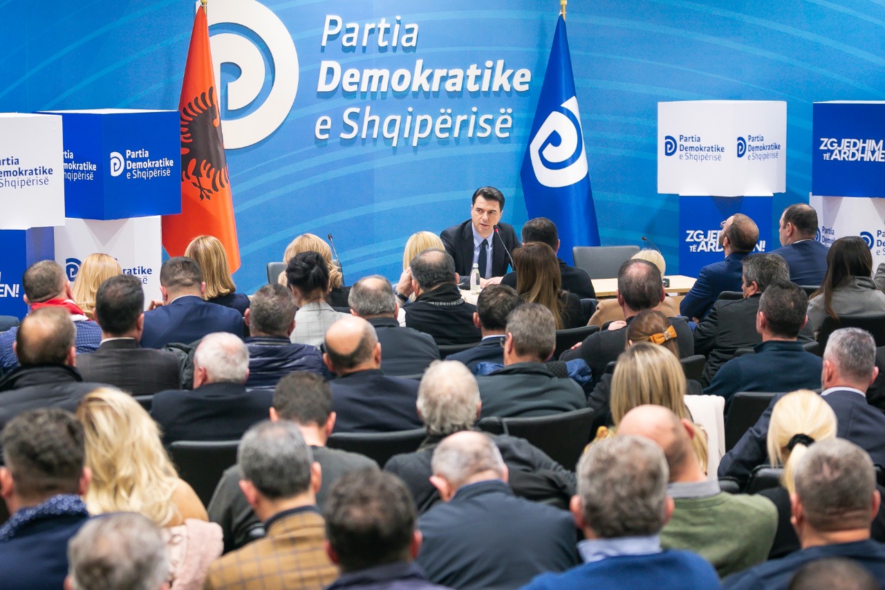 Basha, Ramës: Mos mbulo me shfaqje dy skandalet e mëdha në pak ditë