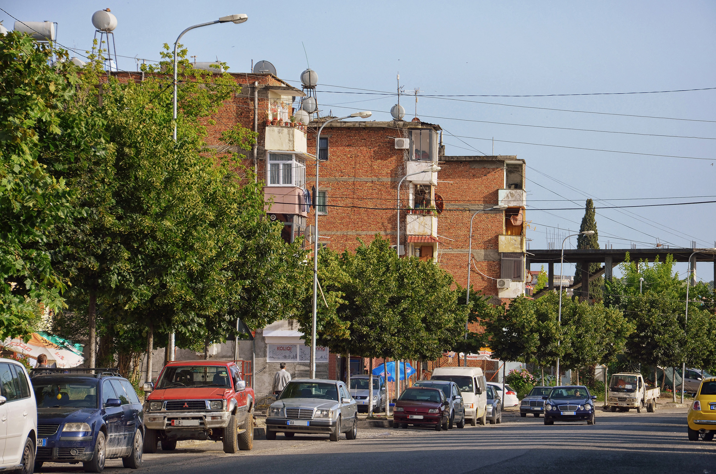 Lidhje të paligjshme të energjisë, 3 në pranga e 1 në kërkim në Mamurras