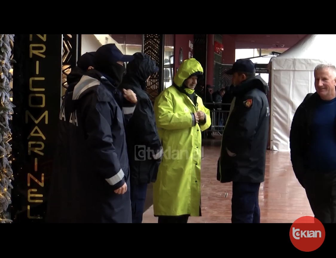 “Të largohet policia nga selia e PD. Mjaftojmë dy rojet Fatja dhe Iliri për të ruajtur selinë”