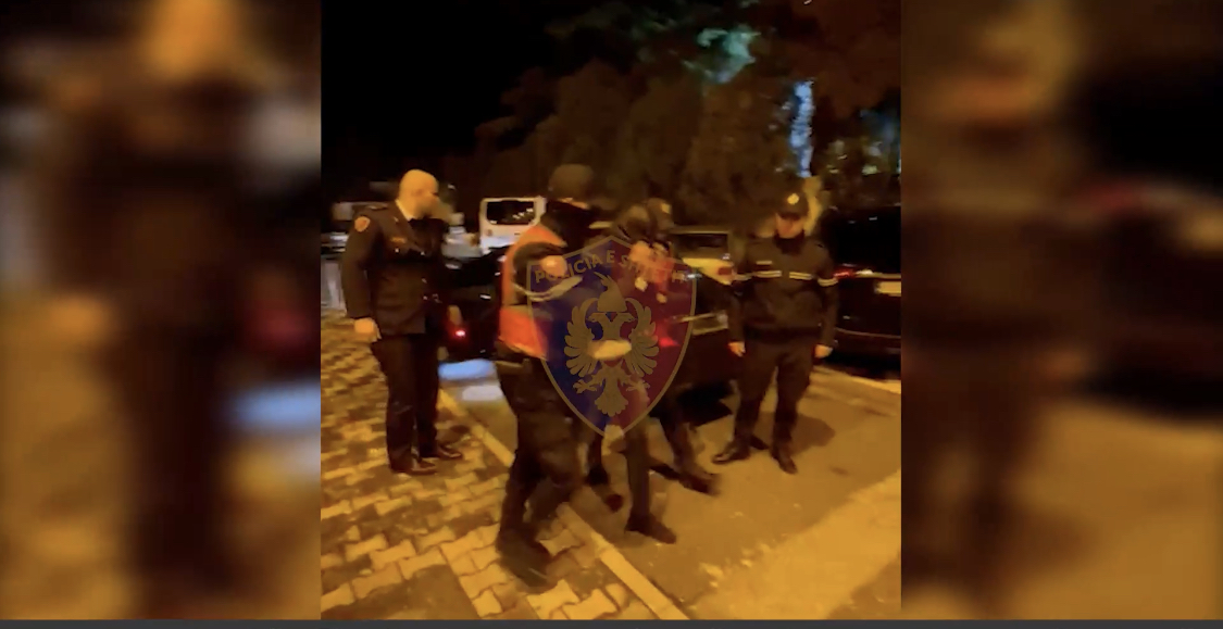 LEZHË&EMRAT/ Kapet arsenal armësh, mina me telekomandë dhe municion, 3 në pranga , 2 në kërkim pak para se të bënin vrasje