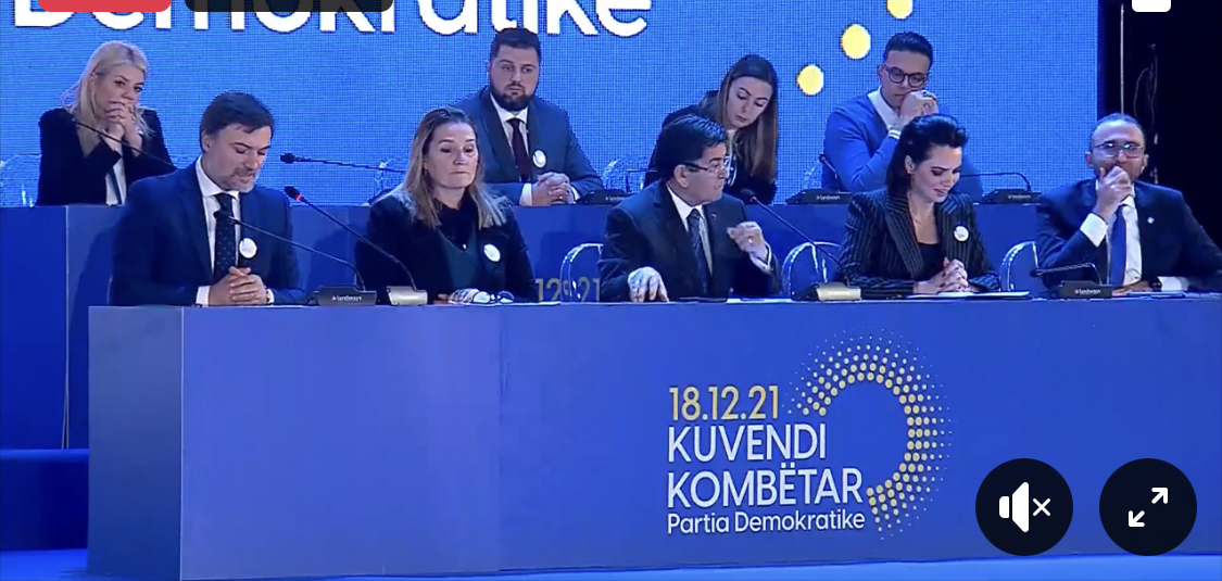 Jemin Gjana deklaron numrin e delegatëve në kuvend, janë 5004, por salla dhe salloni nuk marrin më shumë se 3 mijë