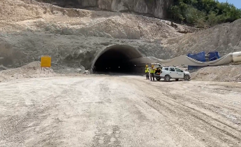 Ballukut nuk i mbajnë tynelet. Pas atij të Murrizit shembet edhe hyrja e tunelit në rrugës ‘Delvinë-Kardhiq’