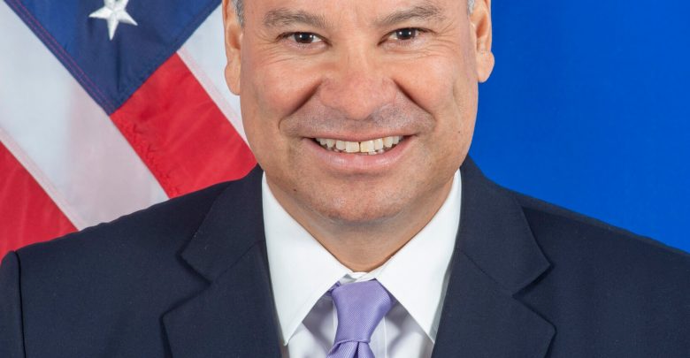 Escobar së shpejti në Tiranë, ambasada amerikane publikon axhendën