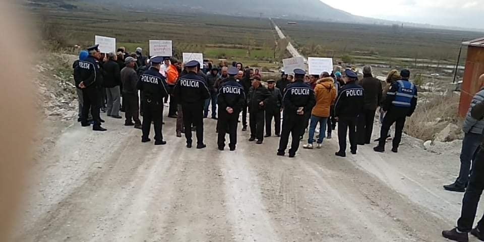 KORCË/ Gurorja mbush me pluhur mushkëritë e banorëve, askush nuk e pengon në krim