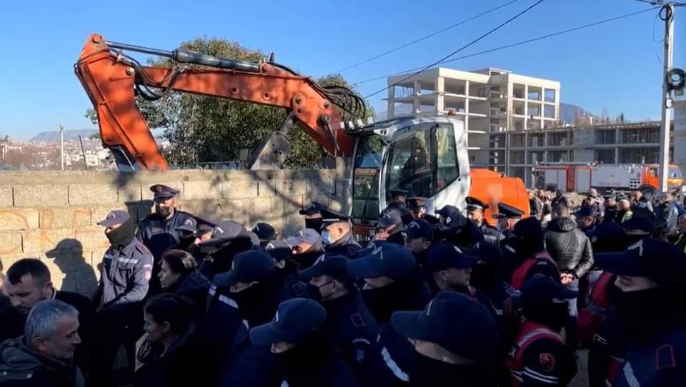 ERVIN GOCI/ ‘5 Maji’, sheshi ku qeveria dhe oligarkët bëjnë para mbi pronat e qytetarëve të dhunuar. Të gjitha shkeljet dramatike