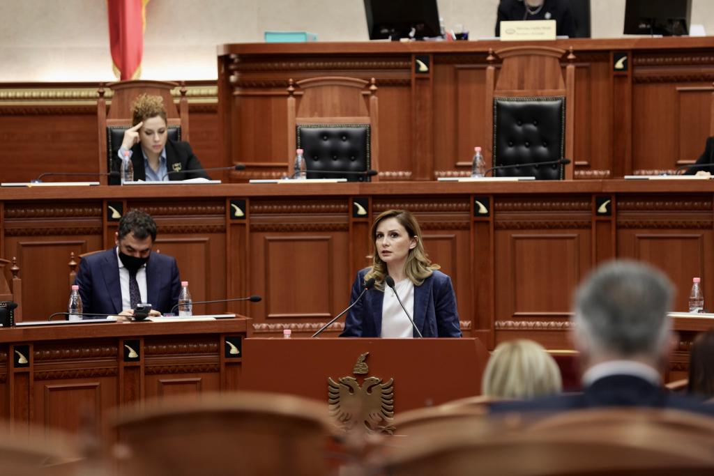 “Biznese me zero kapital po ndërtojnë kulla në Tiranë, ky është pastrimi i parave”