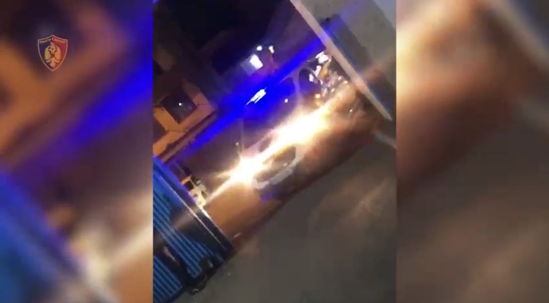 PEQIN/ Policia kap arsenal armësh, granata dhe drogë, 3 në pranga