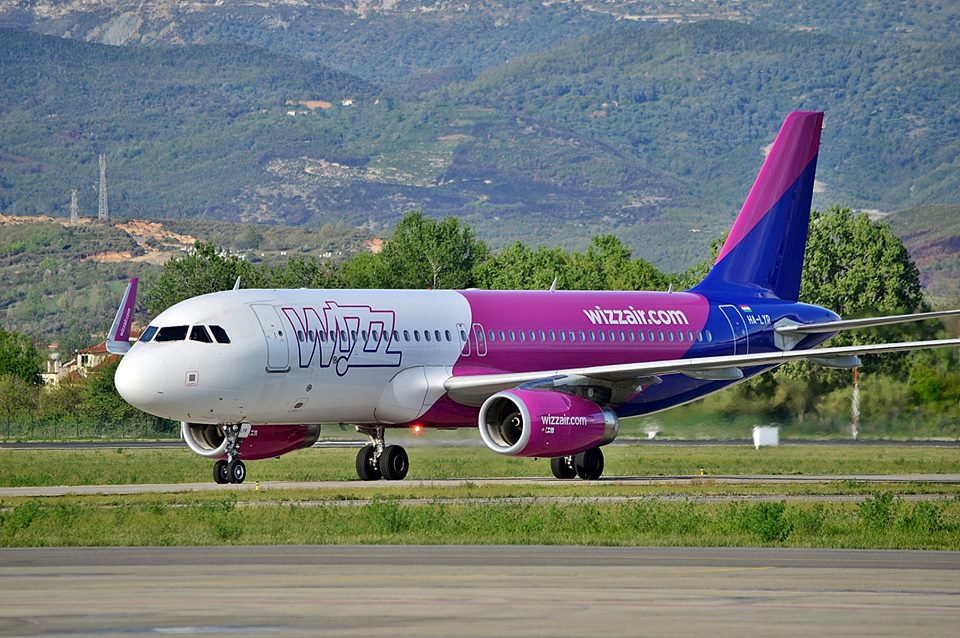 BARDHI SEJDARASI/ Tmerri i udhëtimit me wizz air nga Rinasi, mbetesh rrugëve dhe Rinasi mbyll veshët
