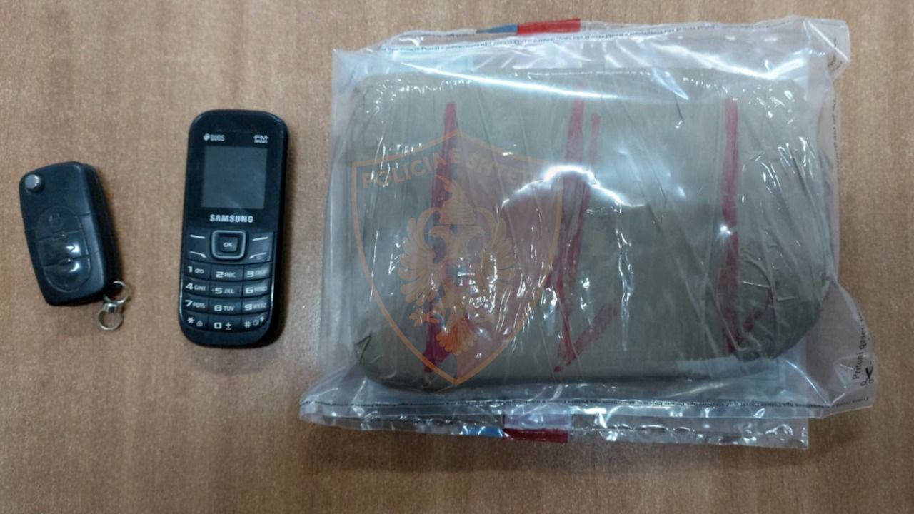 TIRANË/ Kapet 55 vjeçari me 1 kile e gjysëm ‘të bardhë’