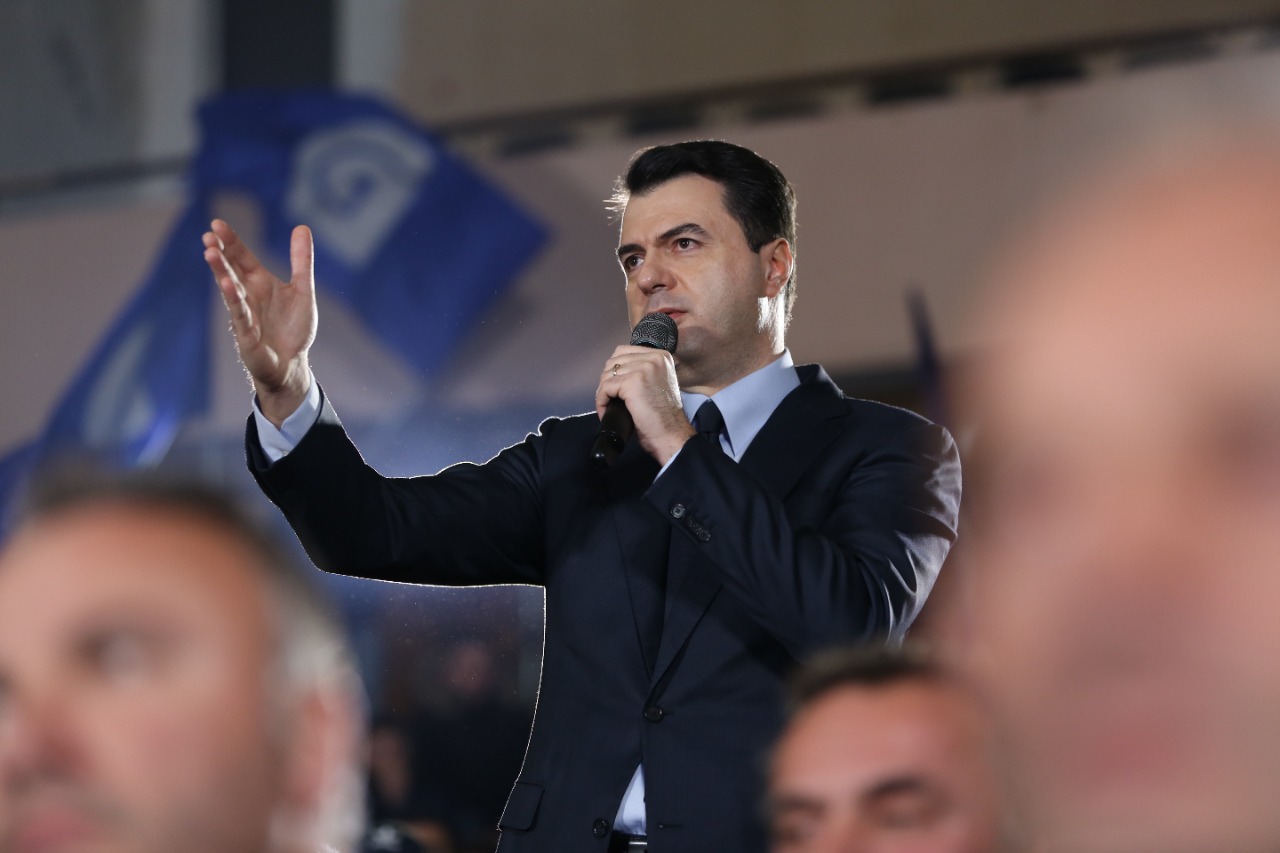 Basha paralajmëron përjashtime të tjera: Ndal ose jashtë!