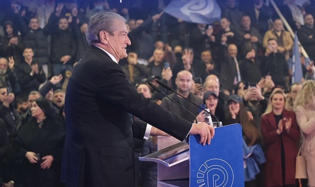 Si i përshkruan Zeri i Amerikës takimet e Berishës dhe Bashës këtë të dielë