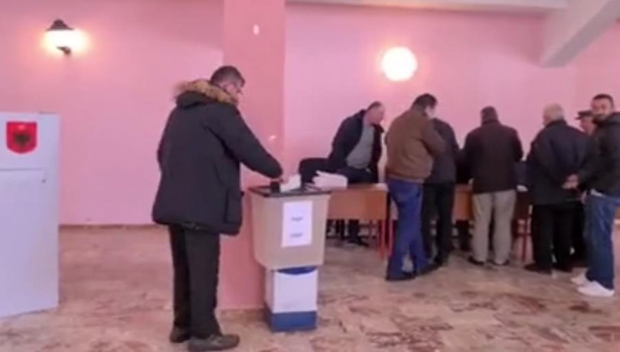 Primaret, pjesëmarrje masive në 6 qytete për zgjedhjen e kandidatit demokrat