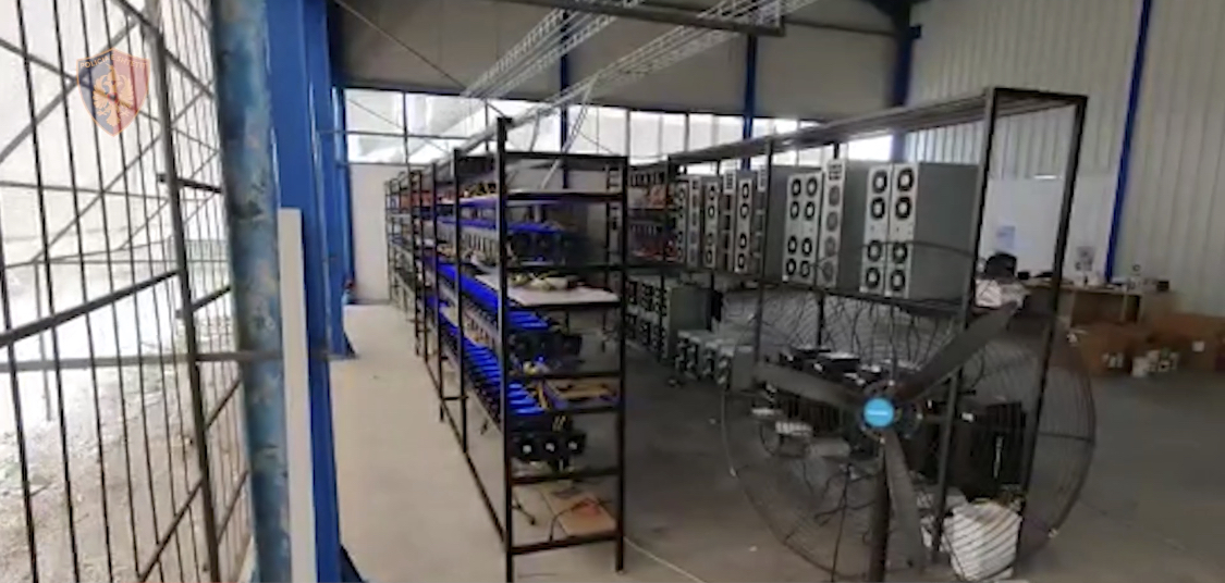 Policia shkatërron 2 labaratore të prodhimit të kriptomonedhave në Shijak. I paqartë aksioni