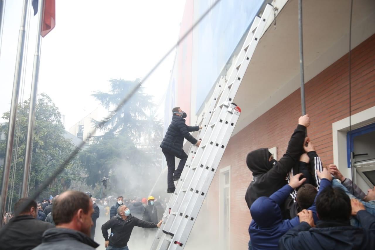 REDIN HAFIZI/ Basha doli lakuriq