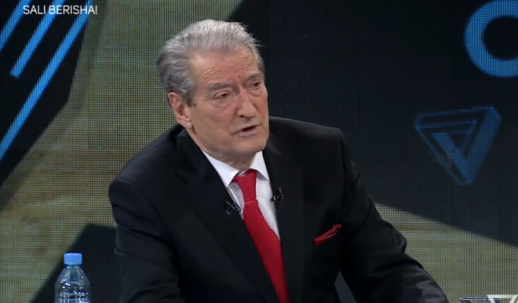 Berisha, akuza për Lulzim Bashën: Bisedoi me pronarët e truallit për kullat te selia, pronar në kompani bastesh, Gabriel të dërgojë dikë të numërojë karriget