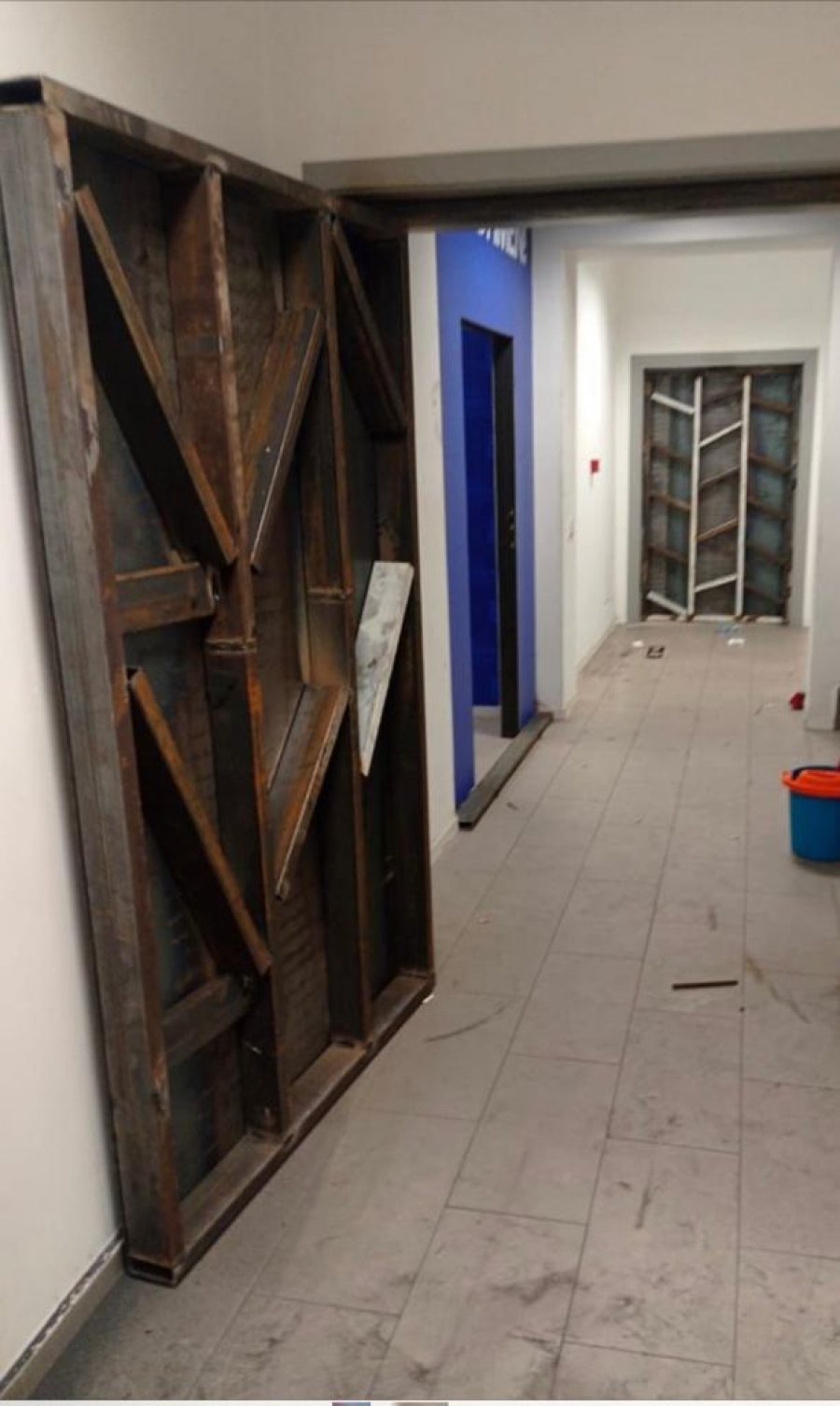 Basha çudit me blindimin e brendshëm të PD, shihni edhe fotot brenda selisë