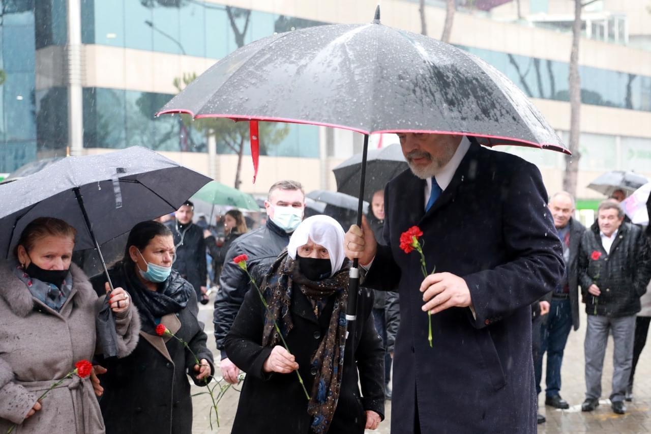 Homazhe para kryeministrisë për 4 viktimat e 21 janarit