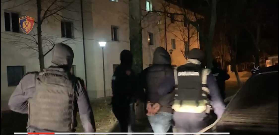 Sekuestrohen nga ‘e bardha’ dhe jeshilja në Kukës, kapen euro dhe lekë bashkë me BMW e shitësit