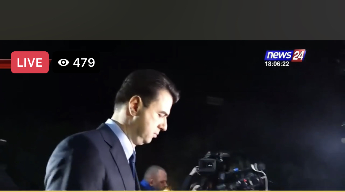 Gazetarët kërkuan 4 ditë të hynin në seli, Basha u tregon thyerjet e xhamave nga rojet e brendshme