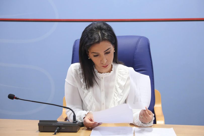 Ministria e Arsimit mbyll shkollat nëntëvjecare dhe të mesme, mësohet arsyeja