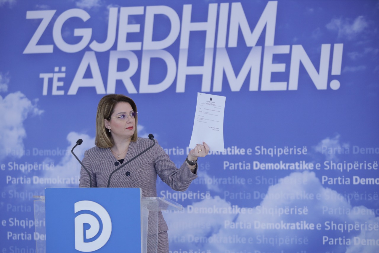 Kërkesë qeverisë: Na jepni të dhënat e shpenzimeve të Ramës me fluturimet charter