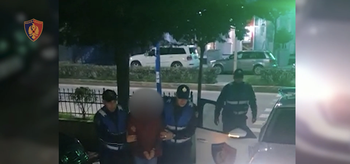 Drejton armët mbi policinë në Kamzë, çfarë ndodhi pasi qëlloi në ajër