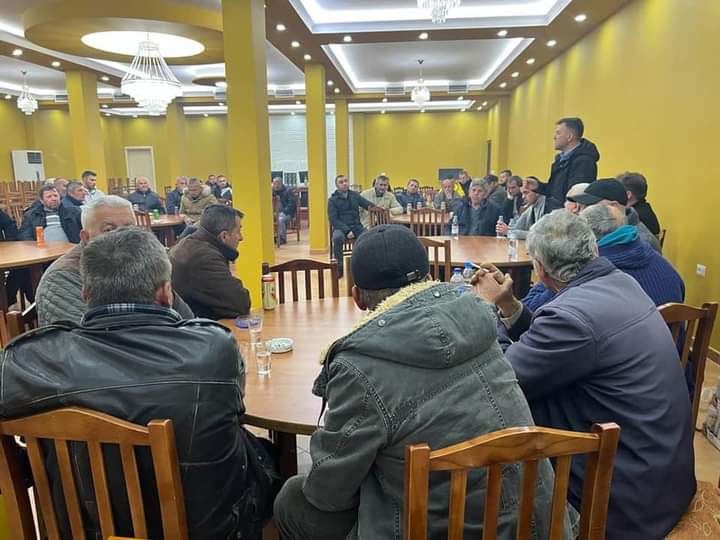 Elton Bano, takime me fermerët në Krutje: Nuk do kini më asnjë arsye të lini shtëpitë e pronat e të ikni në emigrim