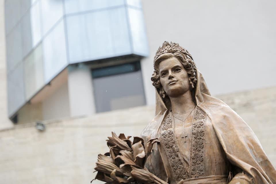 FOTO/ Inagurohet në Tiranë busti i Mbretëreshës Geraldinë