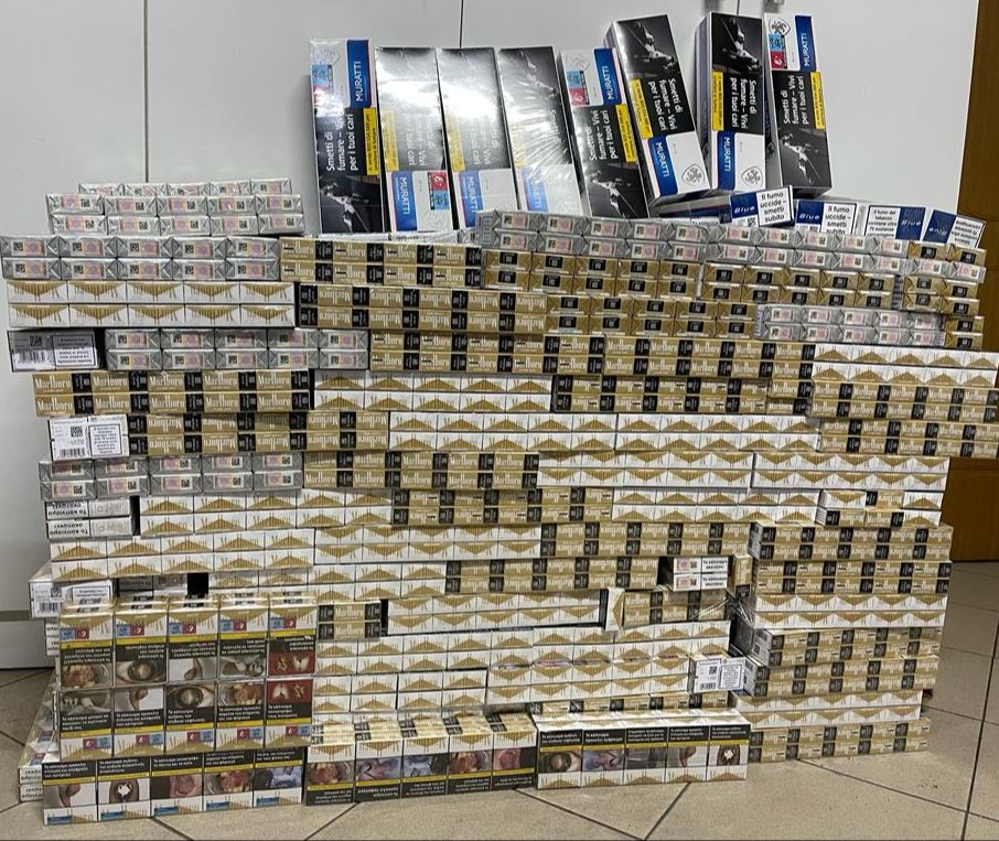 Sekuestrohet sasi e madhe cigaresh kontrabandë, në pranga 40 vjeçari nga Tirana