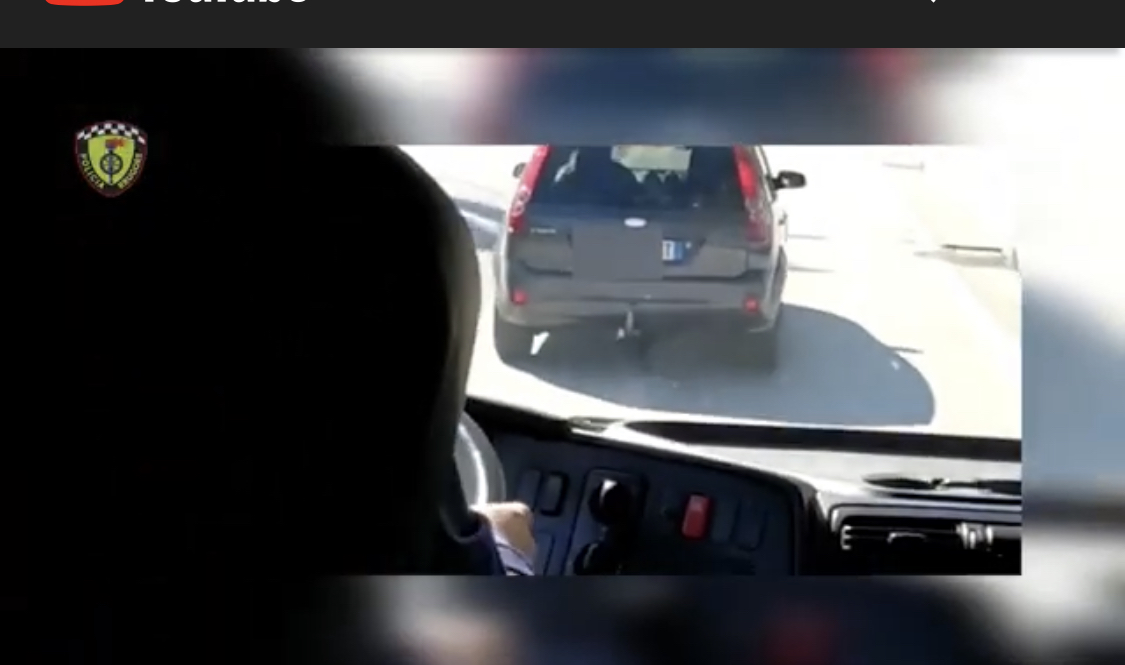 VIDEO/ Ja si vetura nuk i hap rrugën zjarrfikëses që shkonte në një aksident tragjik