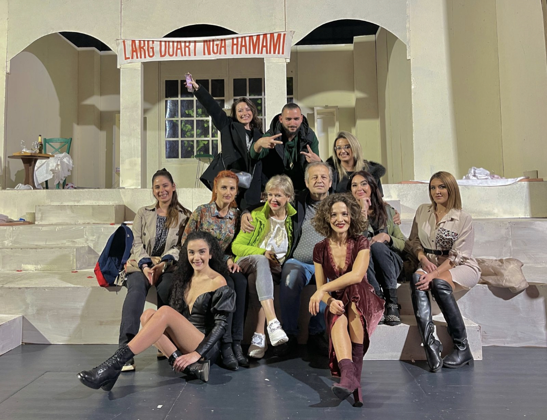 Komedia e jashtëzakonshme “Hamami i Grave” në Durrës