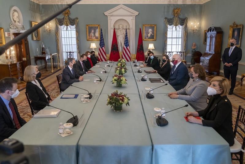 Blinken: Mirëpresim edhe 100 vitet e ardhshme miqësi me Shqipërinë