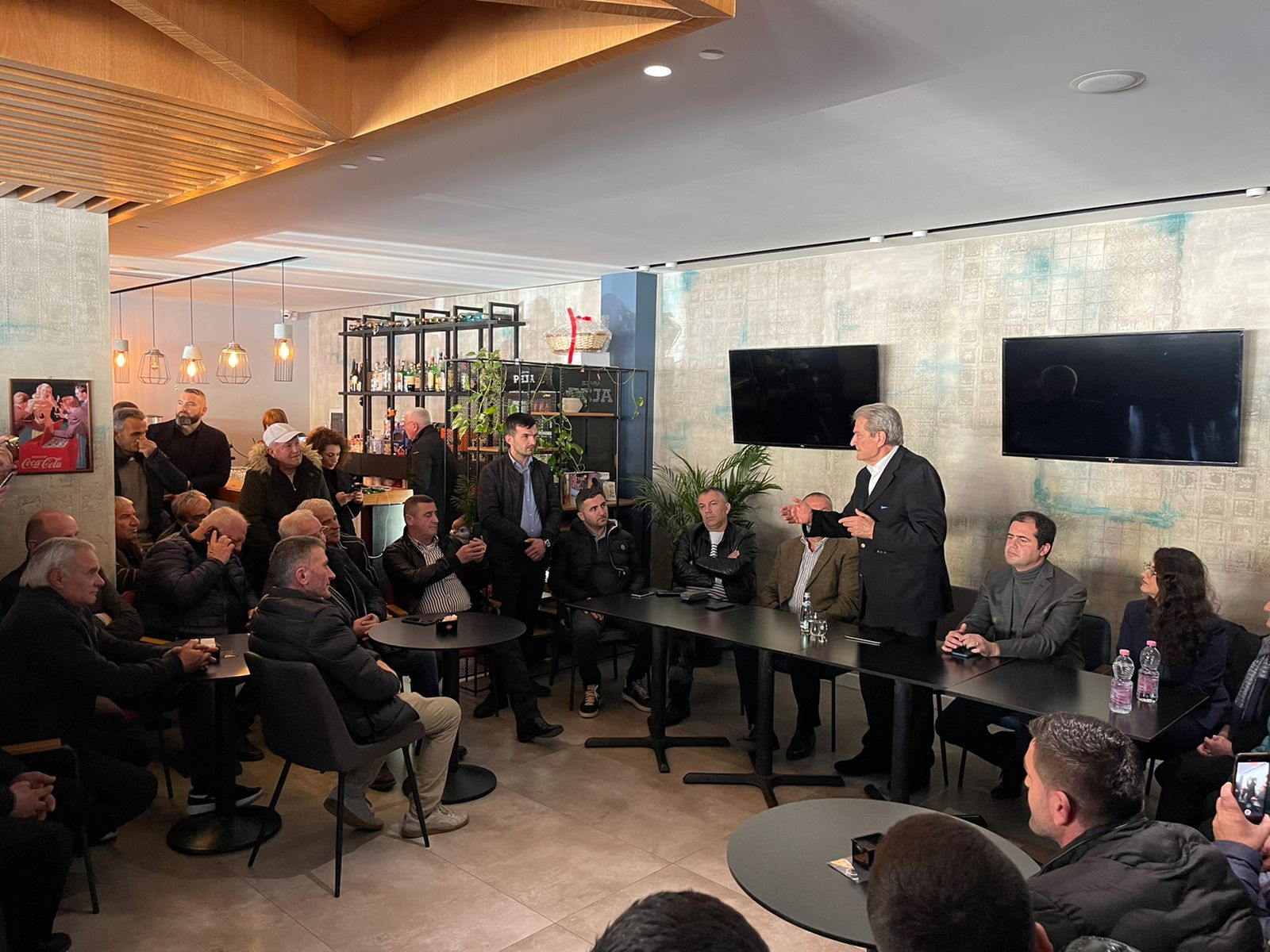 Berisha, takime intensive me strukturat e PD në Durrës